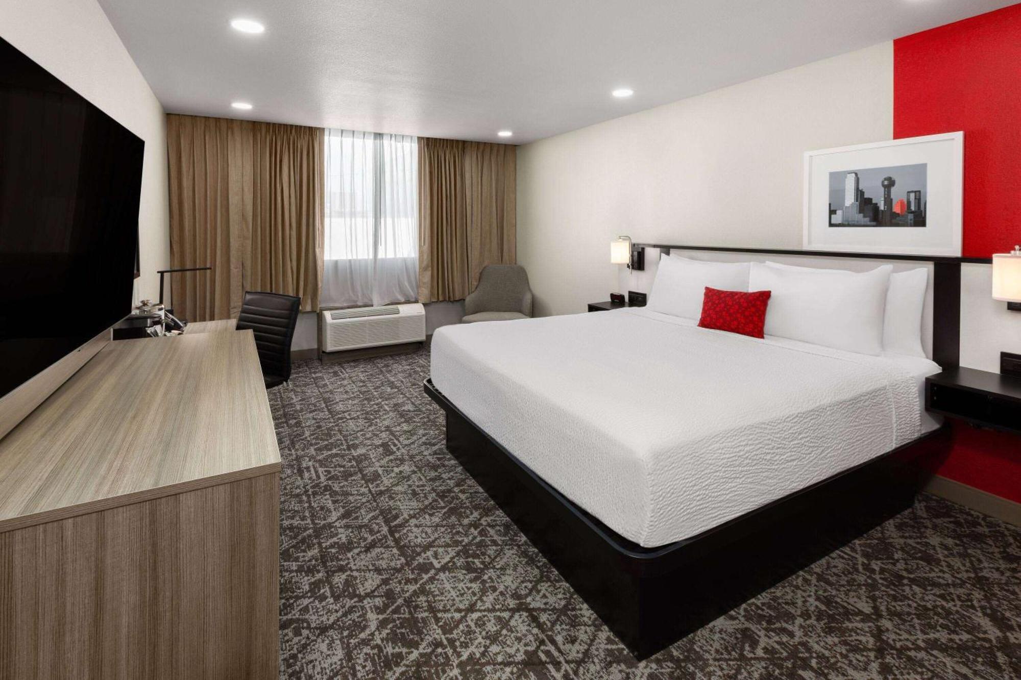 Hotel Ramada By Wyndham Dfw Airport à Irving Extérieur photo