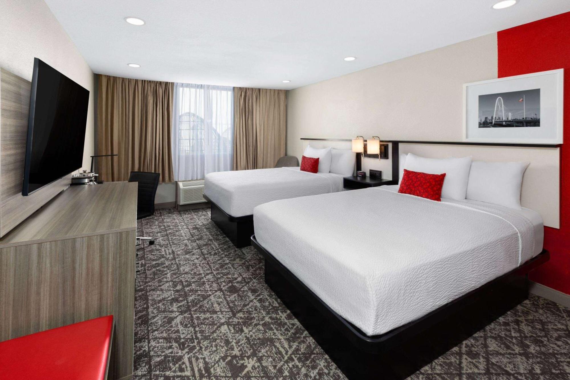 Hotel Ramada By Wyndham Dfw Airport à Irving Extérieur photo